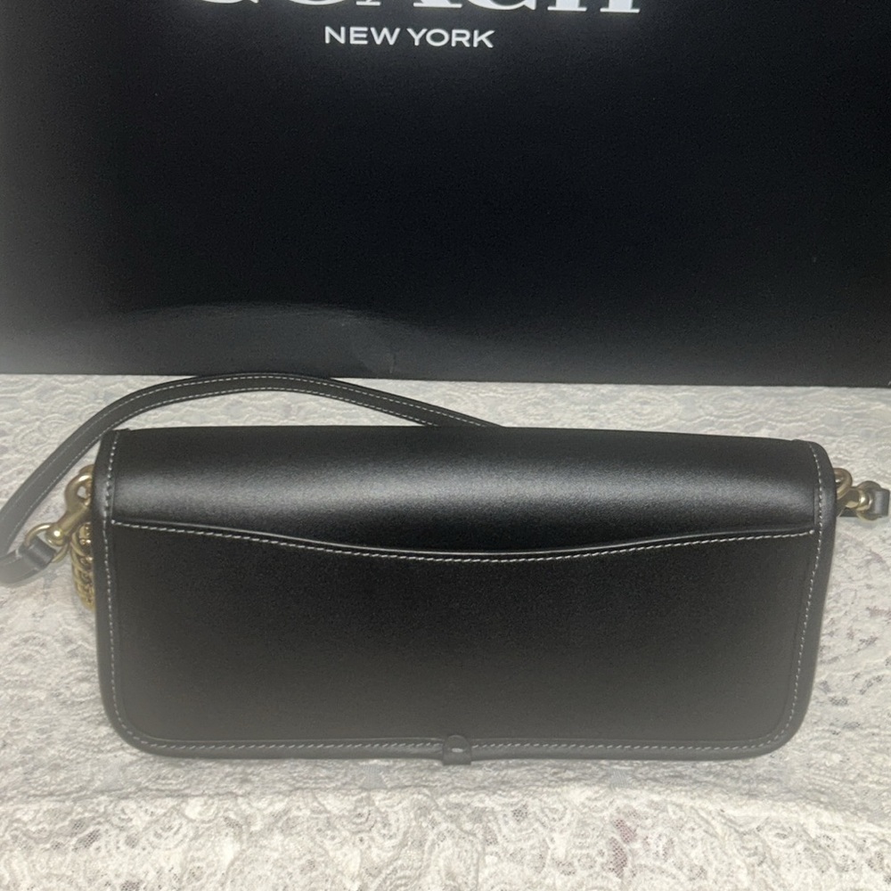 Gorgeous Coach Dinky Bag - Picture 3 of 13